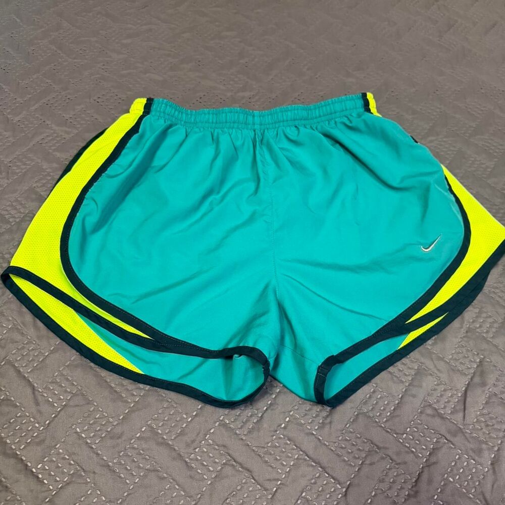Nike Women’s dri fit tempo running shorts Size medium Workout Fitness